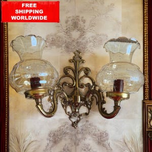 Luxurious Baroque Brass Wall Sconce – Double Ornate Arm with Hand-Etched Glass Shades – Antique French-Style Light – 28x36 cm / 11x14,2 in