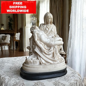 Escultura de la Piedad antigua de A. Santini, resina de alabastro italiana sobre base, 18 x 14 cm (7 x 5,5 pulgadas)