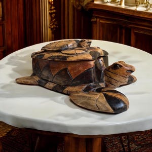 Handgeschnitzte Holzschildkrötenkiste: Rustikale Aufbewahrung von Schmuckstücken mit Deckel