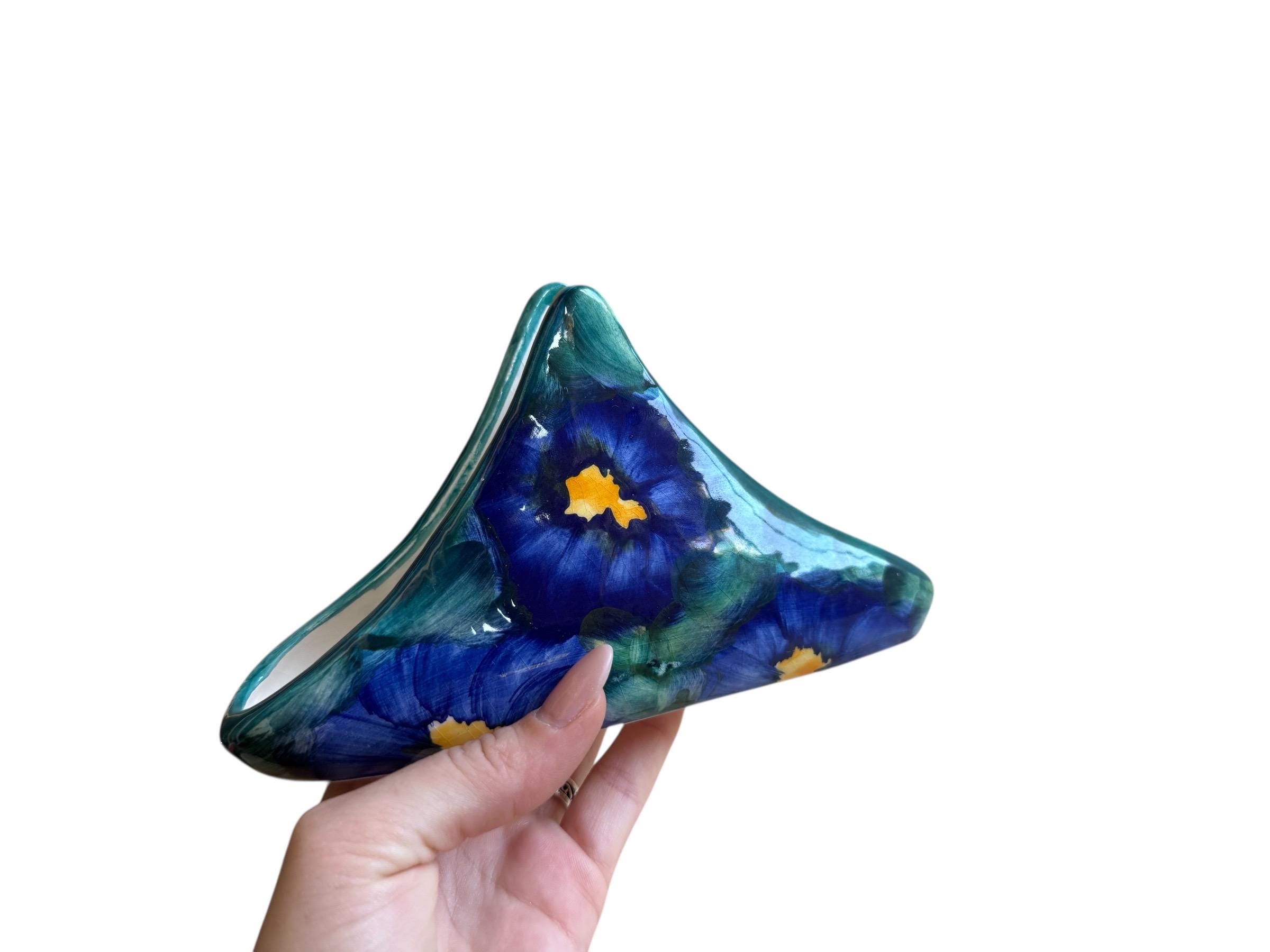 手描きの陶器製ナプキンホルダー：ブルー＆イエローの花柄ヴィンテージ