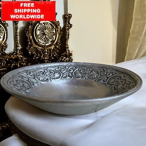 Vintage Wilton RWP Pewter Bowl • 32 cm / 12,5 in Ornate Floral Embossed Centerpiece • Decorative Colonial Revival Dish
