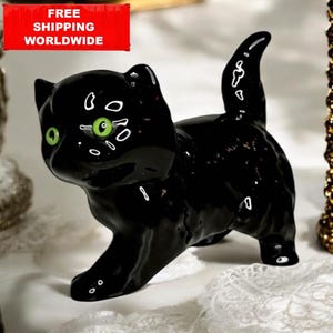 Vintage Black Ceramic Kitten Figurine – Glossy Cat Sculpture with Green Eyes – Playful Home Decor