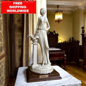 Art Deco Lady Sculpture – A. Delsi Resin Figure on Wood Base, Elegant 1920s Style 29x13x13 cm / 11.4x5.1x5.1 in
