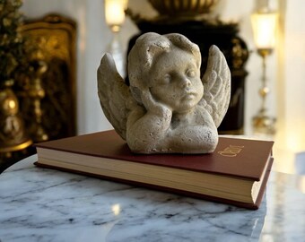 Vintage Shabby Chic Cherub Büste Statue, Romantisches Engel Dekor, Kompositstein 1960er Jahre
