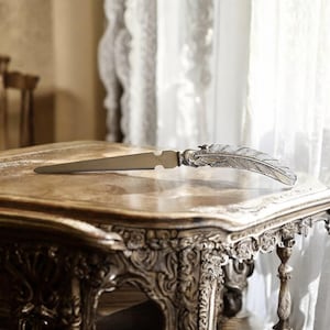Abrecartas vintage de pluma – Hoja de metal plateado de 22 cm (8,6 pulgadas) – Elegante accesorio de escritorio o regalo de escritura