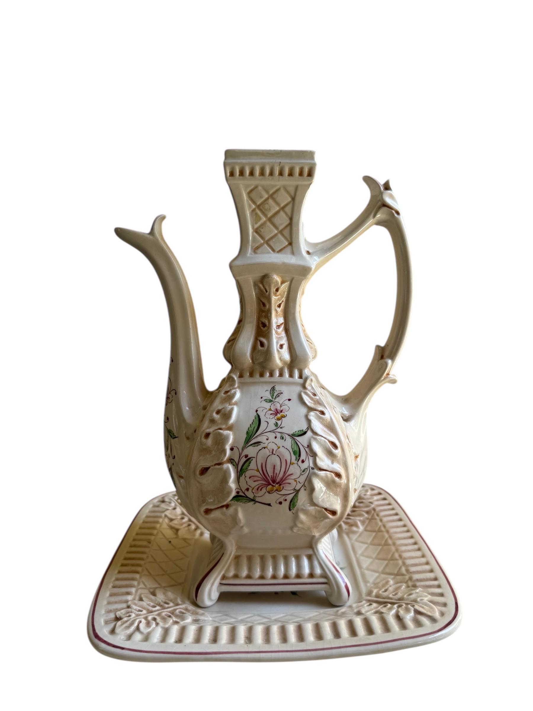 1960年代のポルトガル製陶器製ピッチャーセット、手描きの花柄カラフェ