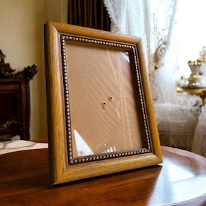 Vintage houten fotolijst – gouden kralenrand en glas, klassieke look: 23 x 18 cm