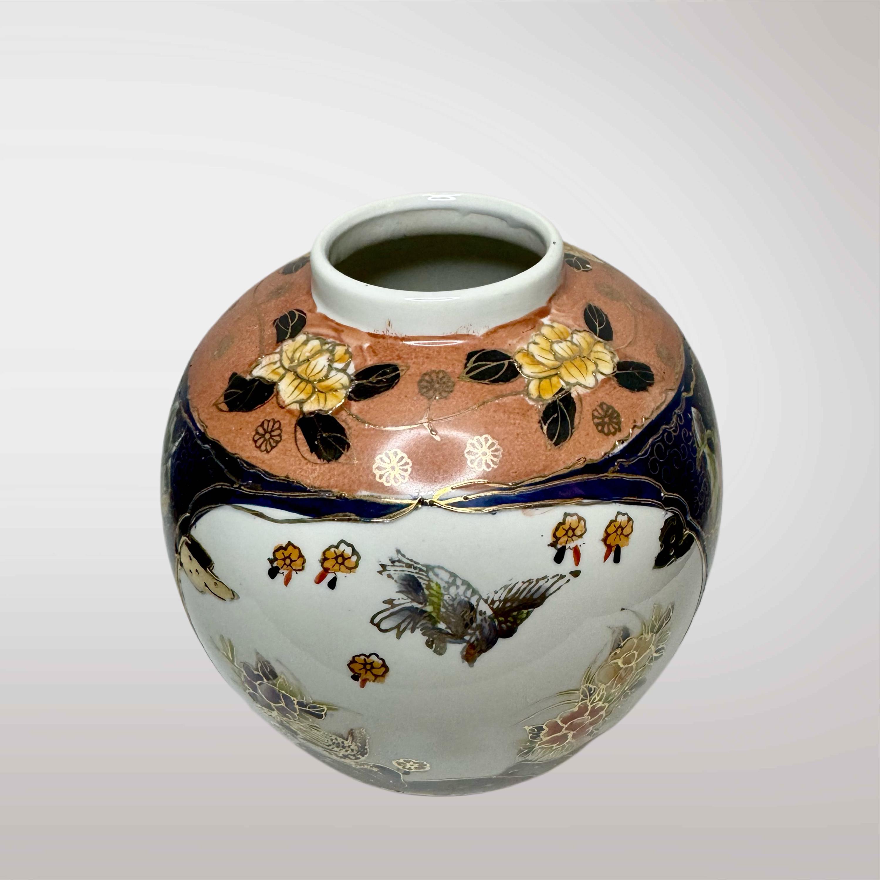 ヴィンテージ手描き陶器花瓶、鳥と花、ゴールドのアクセント