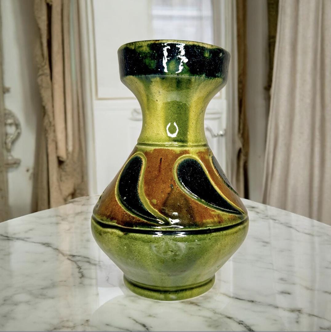 ヴィンテージグリーンセラミック花瓶 – ミッドセンチュリーのファッ
