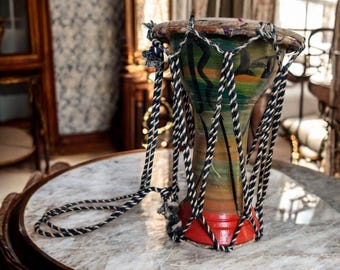 Vintage Keramik Handtrommel, Tribal Percussion Instrument, bemalte Keramik Trommel mit Seil Harness, Boho Ethnic Dekor