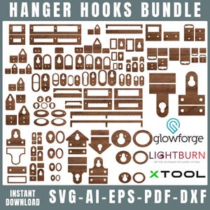 Puede incluir: Un conjunto de colgadores de madera de varias formas y tamaños. La imagen incluye diseños rectangulares, ovalados y de ojo de cerradura, con el texto "HANGER HOOKS BUNDLE" en la parte superior y "SVG-AI-EPS-PDF-DXF" en la inferior. También se ven los logotipos de Glowforge, Lightburn y Xtool.