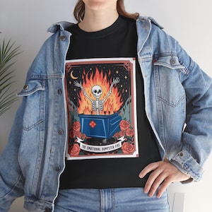 Tarot Karte Shirt, Tarot Karte Shirt, lustige Tarot Karte, Tarot Karte Vintage Goth, die emotionale Mülltonne Feuer Skelett
