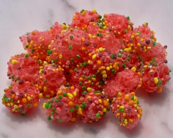 Verwöhne Dich mit Alien Balls - Gefriergetrocknete Süßigkeiten von Melfmade Munchies, ein Geschmackserlebnis