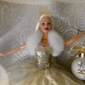 Celebration Barbie - Special 2000 Edition (with ornament in great condition)