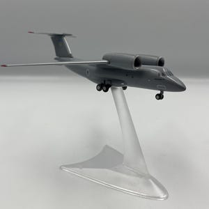 Modèle réduit d'avion fait main Antonov An-74 en plastique, échelle 1:200