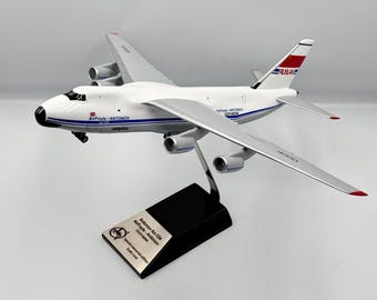 アントノフ An 124「ルスラン」大型長距離軍用輸送機の手作り大型模型