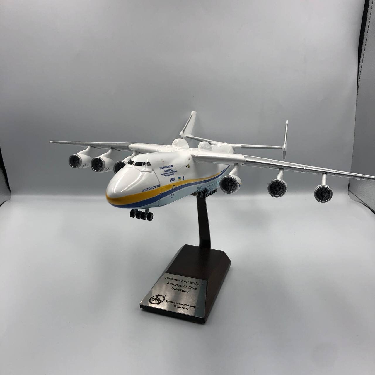 Officially Licensed Antonov An-225 Mriya UR-82060 1:200 Memorial