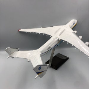 Modelo oficial de licença do ANTONOV® An-225 Mriya e An-124. Escala 1/200. Série Memorial.