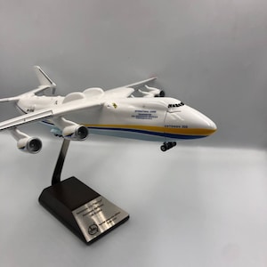 Modelo de licença oficial do ANTONOV® An-225 Mriya. Escala 1/200. Série Memorial