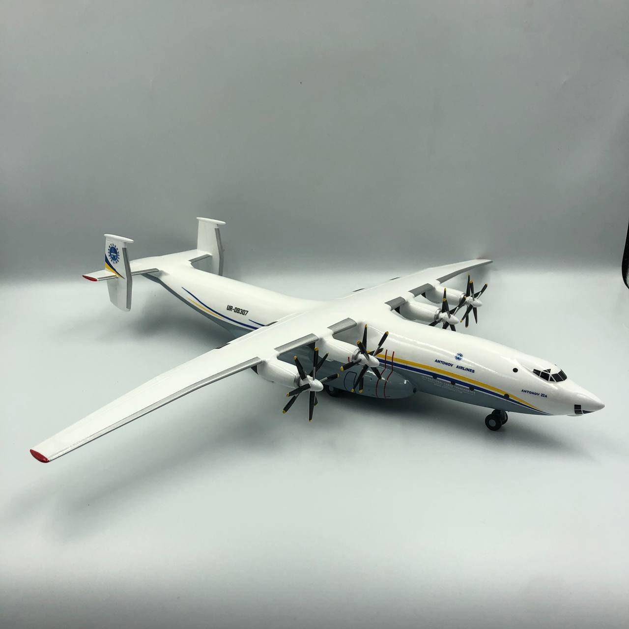 Antonov An-22a 