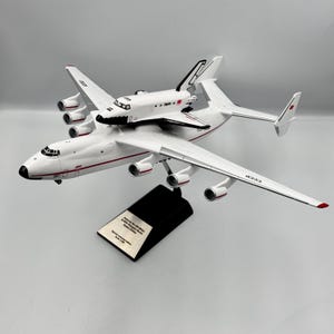 アントノフ An-225「ムリヤ」＆シャトル ブラン – USSR-82060 – 限定版コレクタブルモデル（1:200）