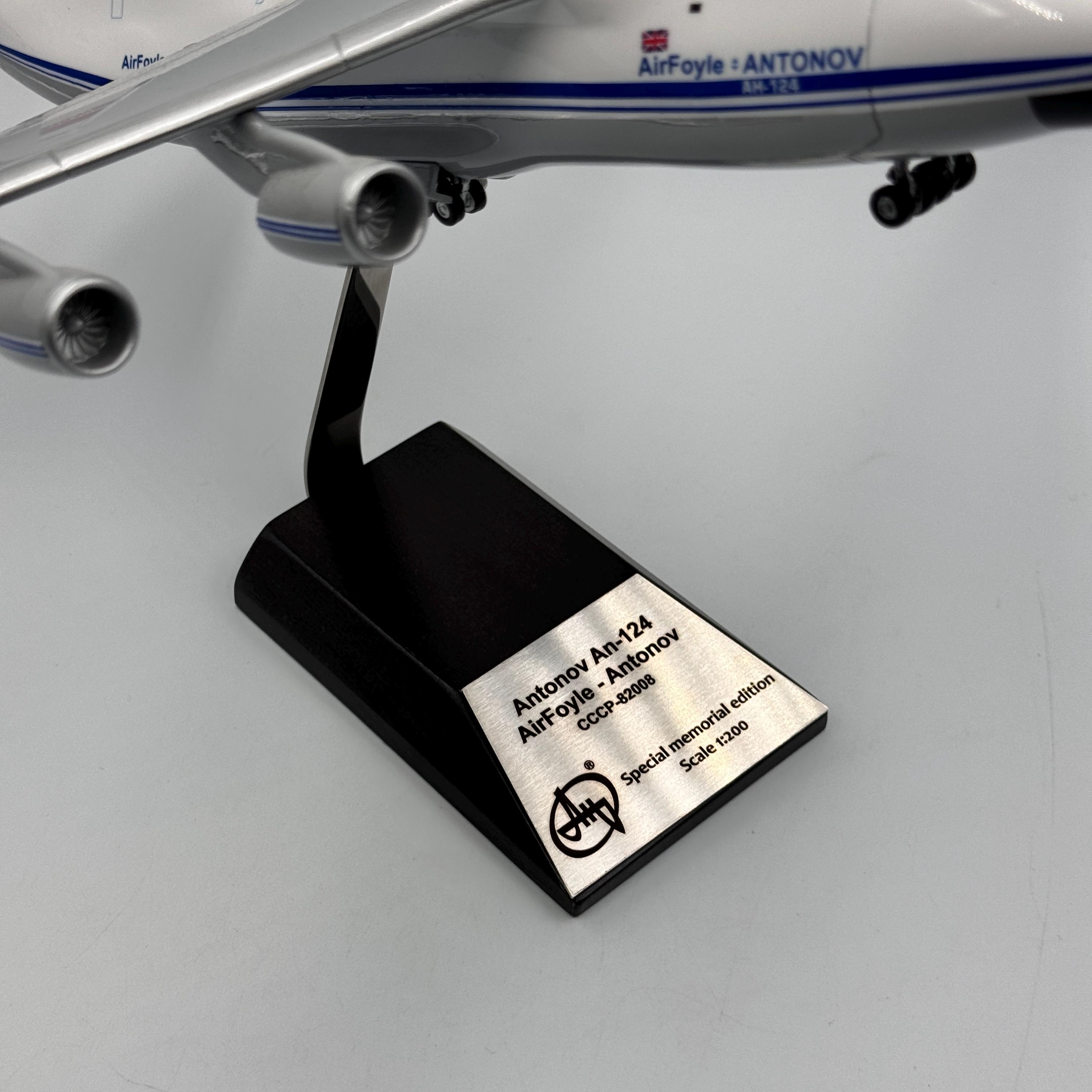 Antonov An-124 Ruslan Libyan Arab Air Cargo 1:200 Resin Aircraft