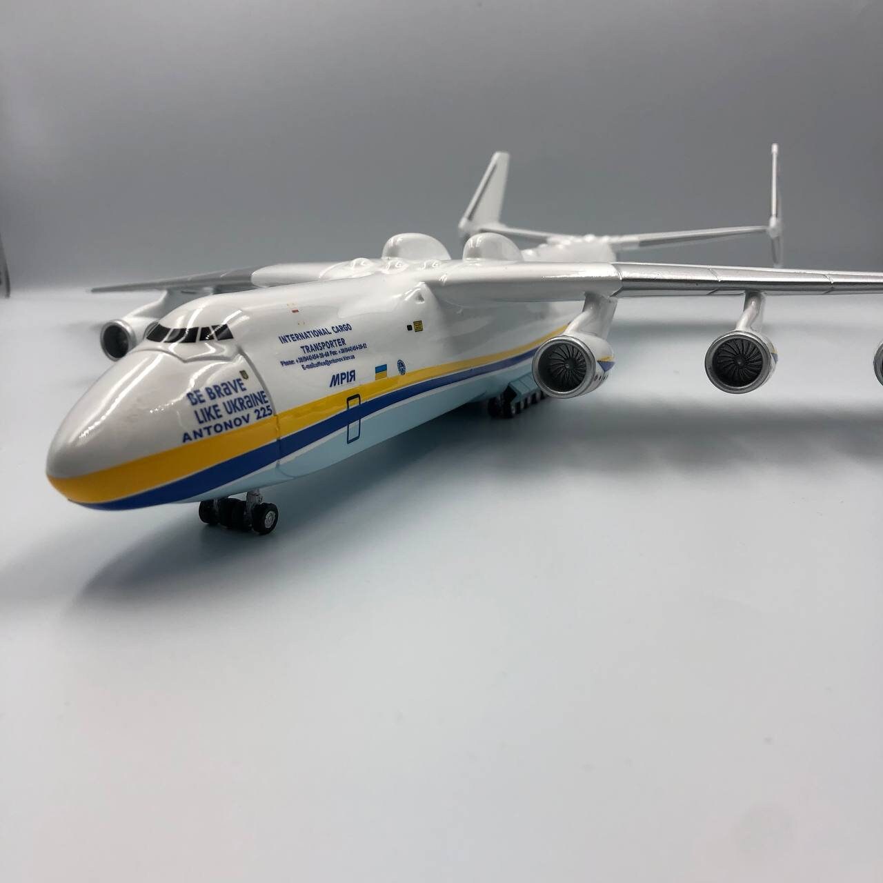 Antonov An-225 Mriya 1:200 Resin Aircraft Model With Signed Antonov An-225 Mriya 1:200 Resin Aircraft Model With Signed
