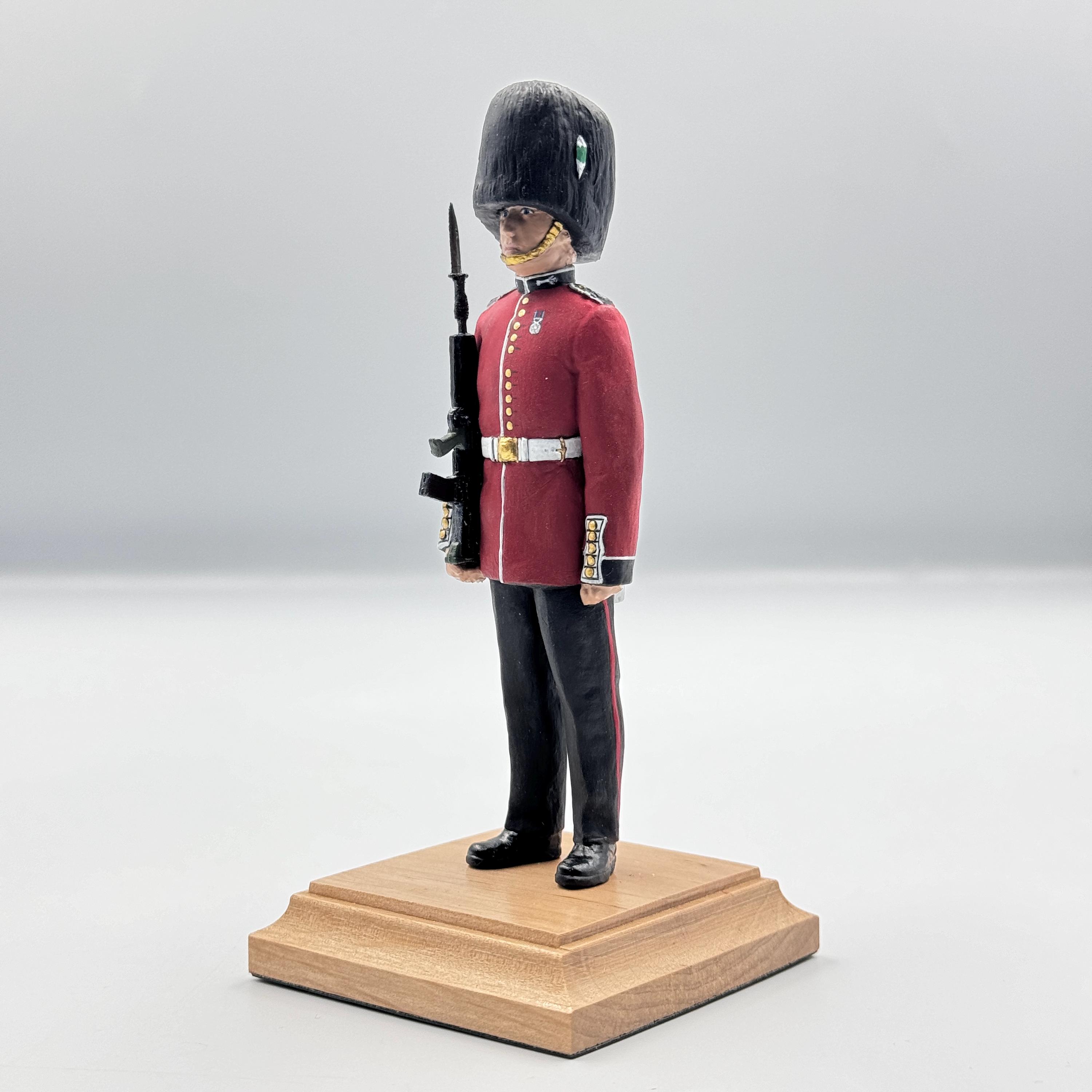 希少です イギリス 近衛兵 フィギュア イギリス 近衛兵 アンティークフィギュアの通販 by HANAKURO｜ラクマ
