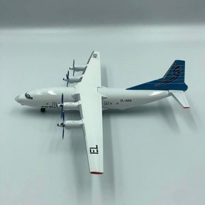 航空機モデル アントノフ An-12 エア アルメニア、アルマトイ航空貨物登録番号 UN-11650、ユーゴスラビア政府、エアセス「ウェポン バロン」スケール 1:200