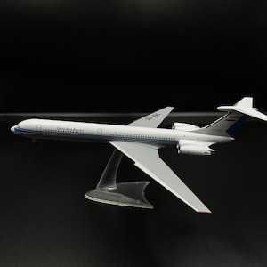 Aircraft model Ilyushin 62 United Arab Airlines SU-AVL scale 1:200