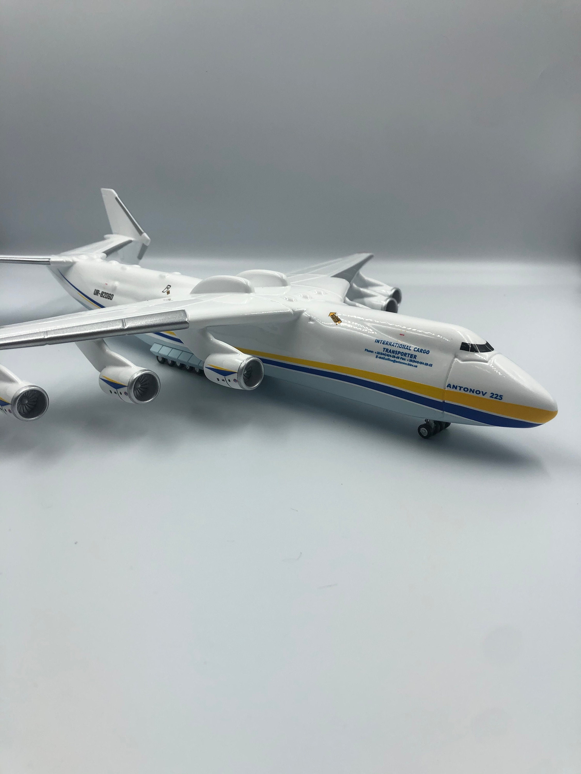 Official License Model of ANTONOV® An-225 Mriya. Scale 1⁄200 Official License Model of ANTONOV® An-225 Mriya. Scale 1⁄200