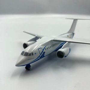 航空機モデル アントノフ An-148-100E エアオーシャン 登録番号: UR-CTC、ur-ctf スケール 1/200
