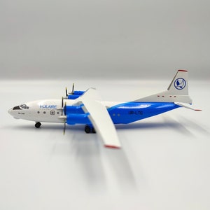 Vliegtuigmodel Antonov 12 Volare Ukraine Reg UR-LAI, ur-ltg schaal 1:200