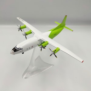 航空機モデル アントノフ An-12 UR-CKL、ur-cez、ur-cnn、ur-cjn、ur-ckm、ur-csi、ur-kdm スケール 1:200