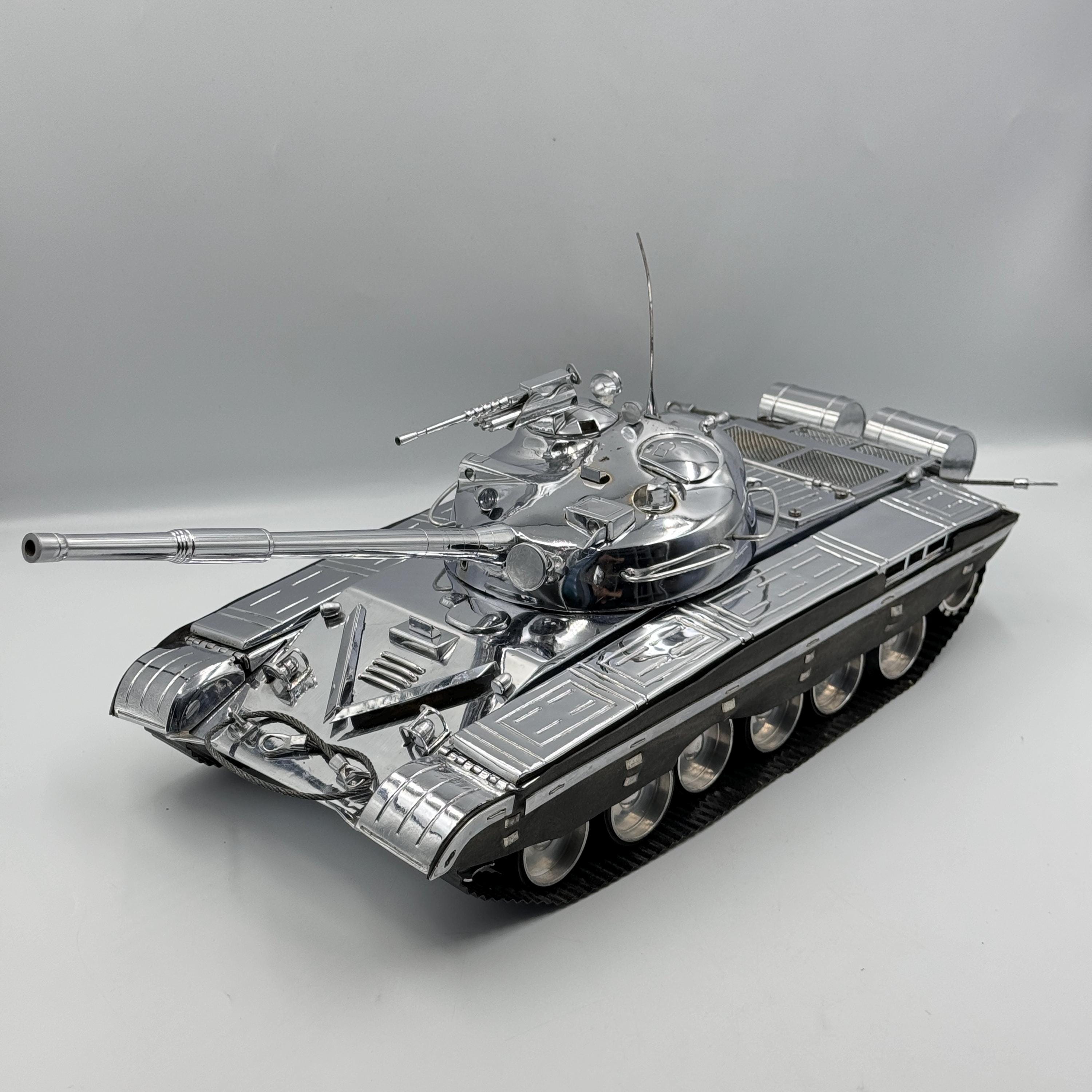 Amazon.com: Trumpeter 1:35 - Soviet Obj. 172 T-72 Ural