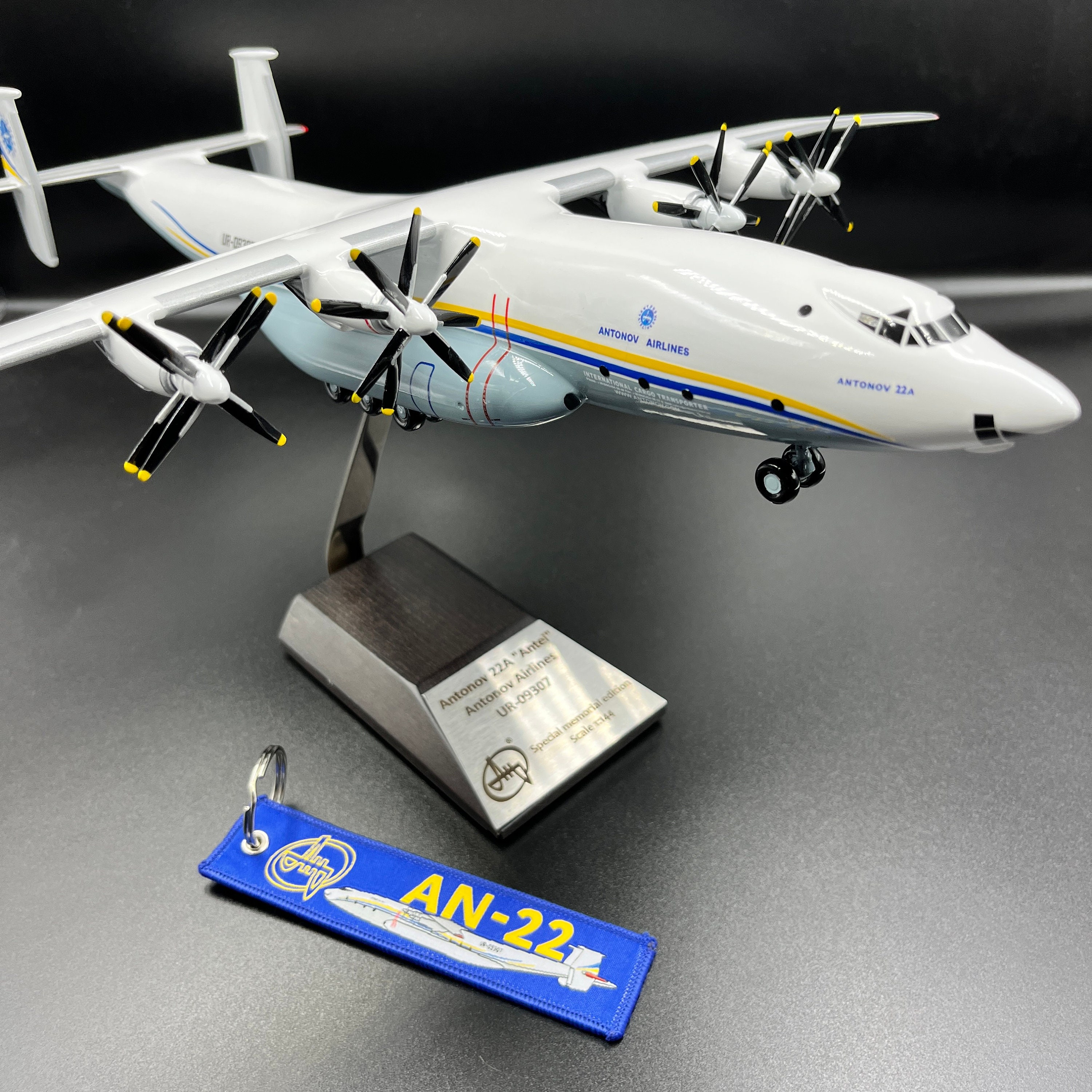 Antonov An-22a 