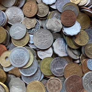 Lotto casuale di 40 monete diverse del mondo da una vasta collezione