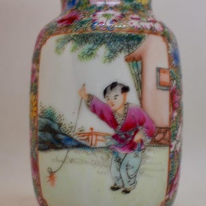 A Chinese 20th Century/ Republic Millefiori famille rose vase decorated overall with flowers and portraits