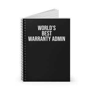 以下が含まれることがあります： 表紙に白い文字で「WORLD'S BEST WARRANTY ADMIN」とプリントされた黒いスパイラル綴じのノート。ノートは少し開いた状態で、黒いワイヤー綴じの構造の内側に白い罫線入りのページが見えています。