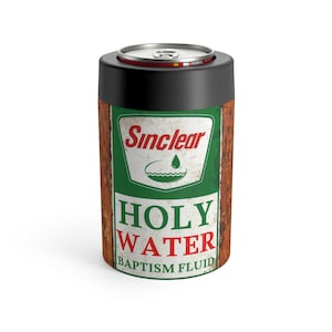 Puede incluir: Un enfriador de latas negro y verde con un logotipo vintage de Sinclair Oil y el texto "Holy Water Baptism Fluid".