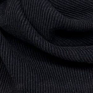 2 yardas por 40 dólares, tejido italiano 100 % lana (sarga de caballería). Se utiliza para chaquetas, abrigos ligeros, capas, mantas y sombreros. Estilo 107.