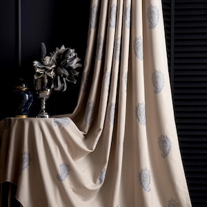 Cortinas de linho bordadas com estampa paisley azul suave, cortinas de luxo personalizadas para sala de estar e quarto, elegantes painéis de janela em azul creme