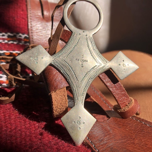 Handmade Pendentif Touareg Croix d'Argent sur Cordon Cuir Berbères Sahariens