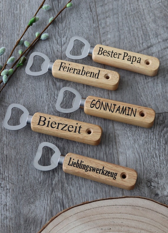 Personalisiert Flaschenöffner, Bieröffner aus Holz mit Spruch, Geschenk für Männer, Vatertag, Männertag, Geschenk für Vater / Papa