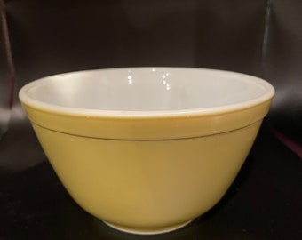 Green 401 small Pyrex mixing bowl