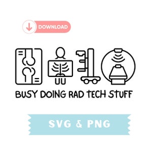 Könnte beinhalten: Schwarz-weiß-Linienzeichnung einer radiologischen Ausrüstung, darunter ein Röntgenapparat, eine Person, die eine Röntgenaufnahme erhält, und ein CT-Scanner. Der Text "Busy Doing Rad Tech Stuff" befindet sich unter dem Bild. Der Text "SVG & PNG" befindet sich unter dem Text.
