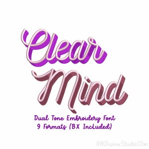 Puede incluir: Un diseño digital con las palabras "Clear Mind" en una fuente de bordado de dos tonos. La palabra superior es morada y la palabra inferior es de color marrón rojizo. Debajo de las palabras está el texto "Dual Tone Embroidery Font 9 Formats (BX Included)".