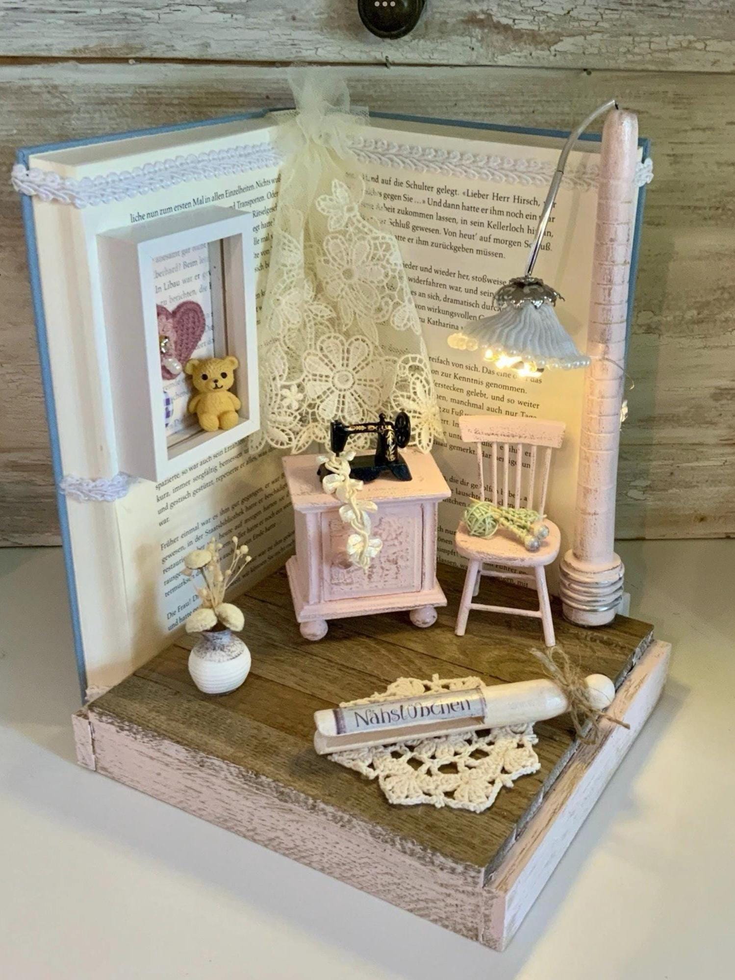 Melody Jane Puppenhaus Nähen Book 1:12 – Miniatur-Nähzubehör Für Puppenhäuser