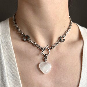 This chunky necklace looks beautiful on the neck, combining both a bold, rugged charm and a delicate elegance.