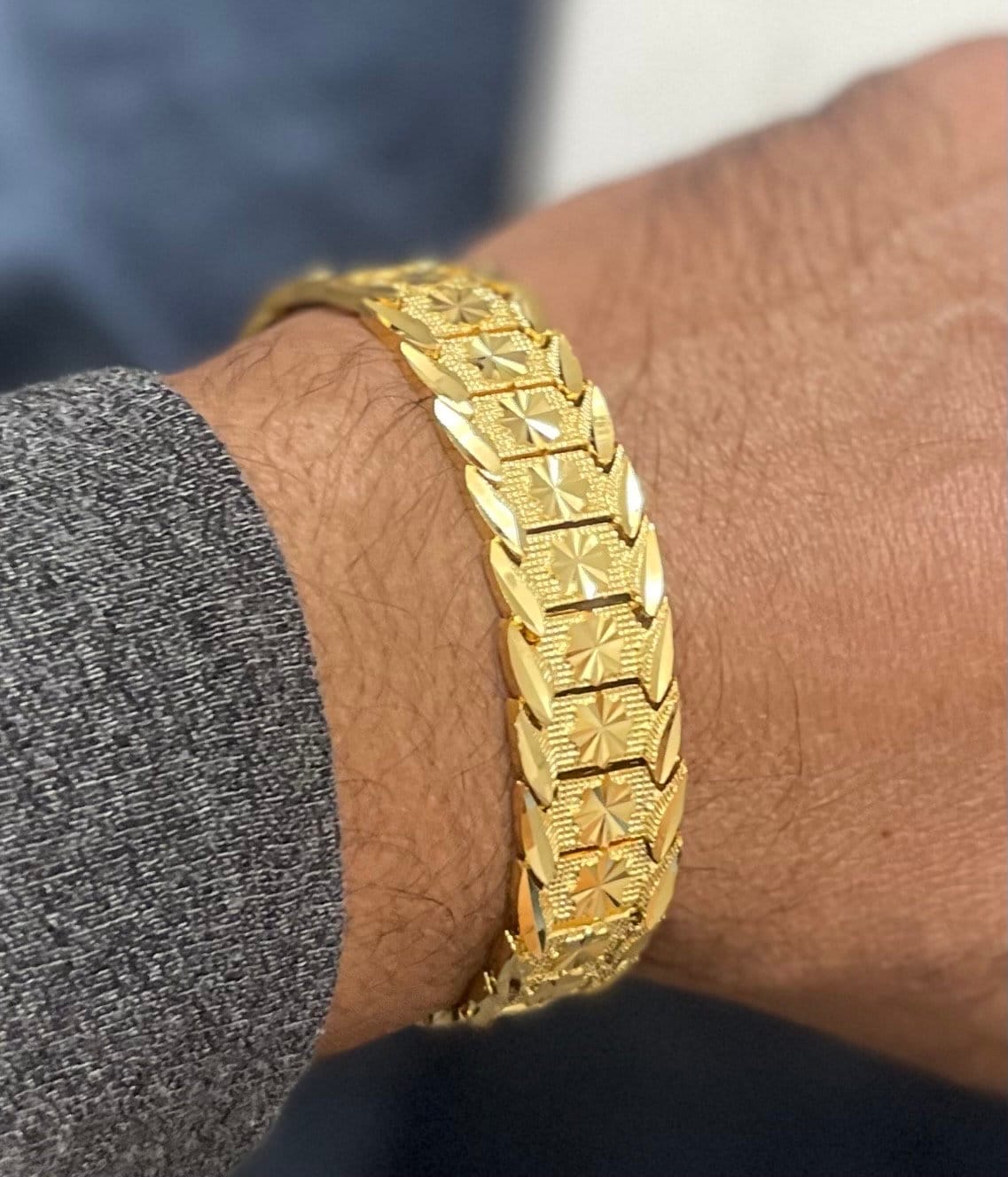 Gold breslate design for man price discount